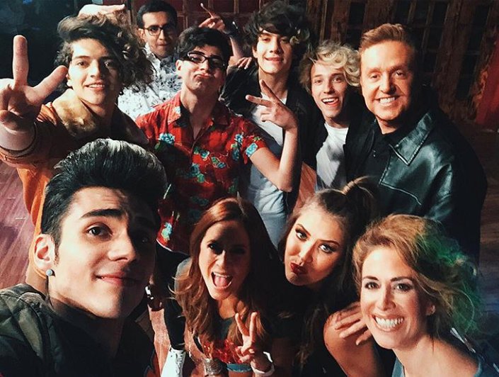 NavarristersSP's tweet photo. Chicos sois la razón de tantas sonrisas de tantas personas. Los queremos mucho❤🙆 #4AñosDeCD9 https://t.co/QC6EYXuySN