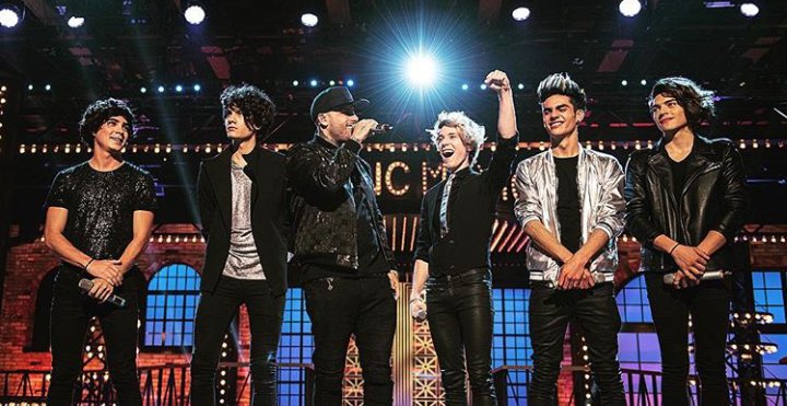 NavarristersSP's tweet photo. Chicos sois la razón de tantas sonrisas de tantas personas. Los queremos mucho❤🙆 #4AñosDeCD9 https://t.co/QC6EYXuySN