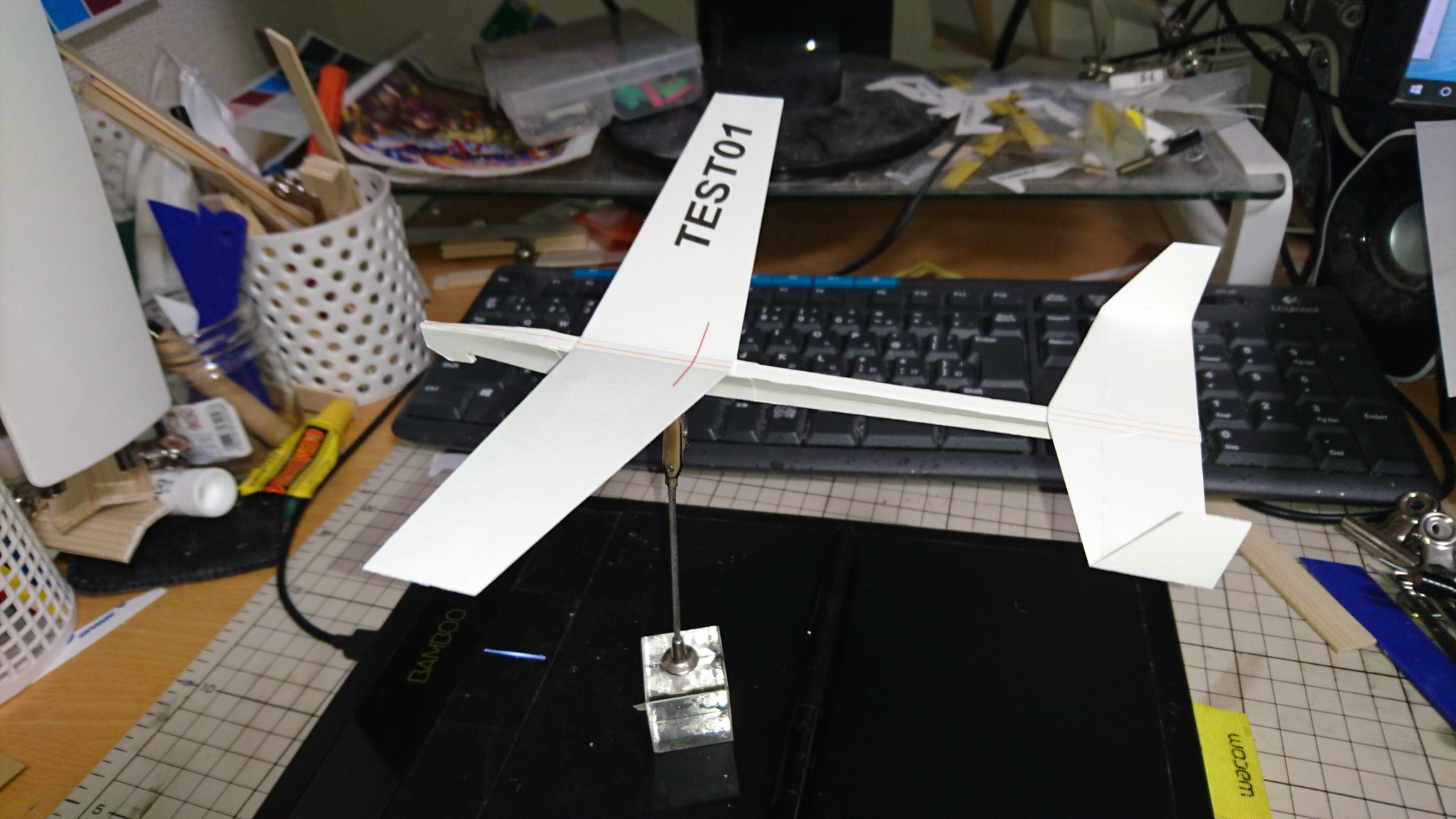 Hiroshi Furuhashi 作った紙飛行機設計ソフトを使って試しに1機作ってみた 公園には行けなかったので 家の前で軽く飛ばしたが びっくりするくらい普通に飛んだ 機体が簡易構造だから強く飛ばすことはできないが 普通に飛ばせそうだ 小学校のころ計算 Hiroshi Furuhashi 作った紙飛行機設計ソフトを使って試しに1機作ってみた 公園には行けなかったので 家の前で軽く飛ばしたが びっくりするくらい普通に飛んだ 機体が簡易構造だから強く飛ばすことはできないが 普通に飛ばせそうだ 小学校のころ計算