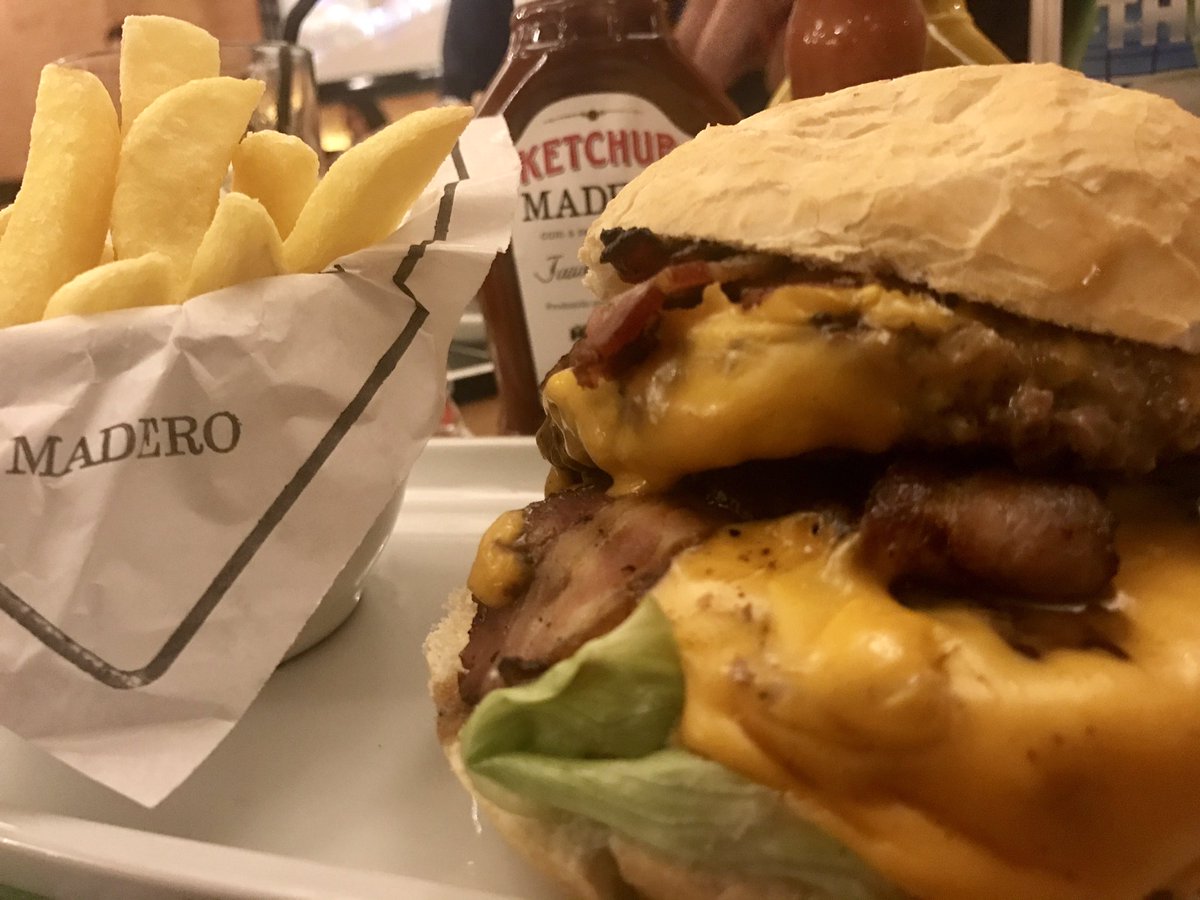 rio4fun's tweet photo. 🍔Você tem fome de quê hoje? #rio4fun #visitrio https://t.co/DRlPi1lxap