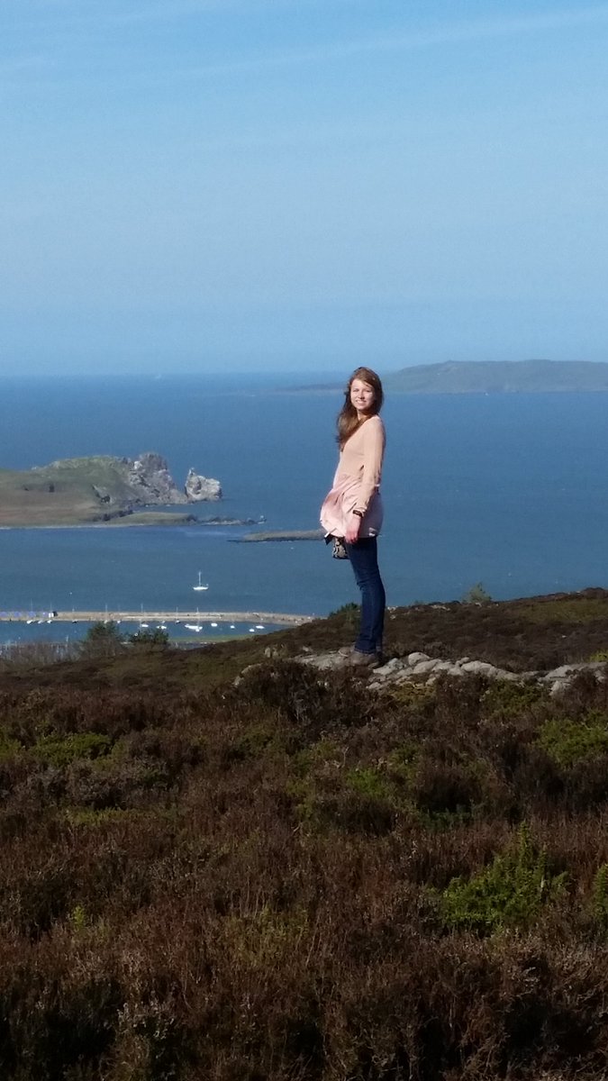 Christobol1's tweet photo. Beauty in the wind @bella_borse #WalkAboutIreland https://t.co/X0WQvBC4NK