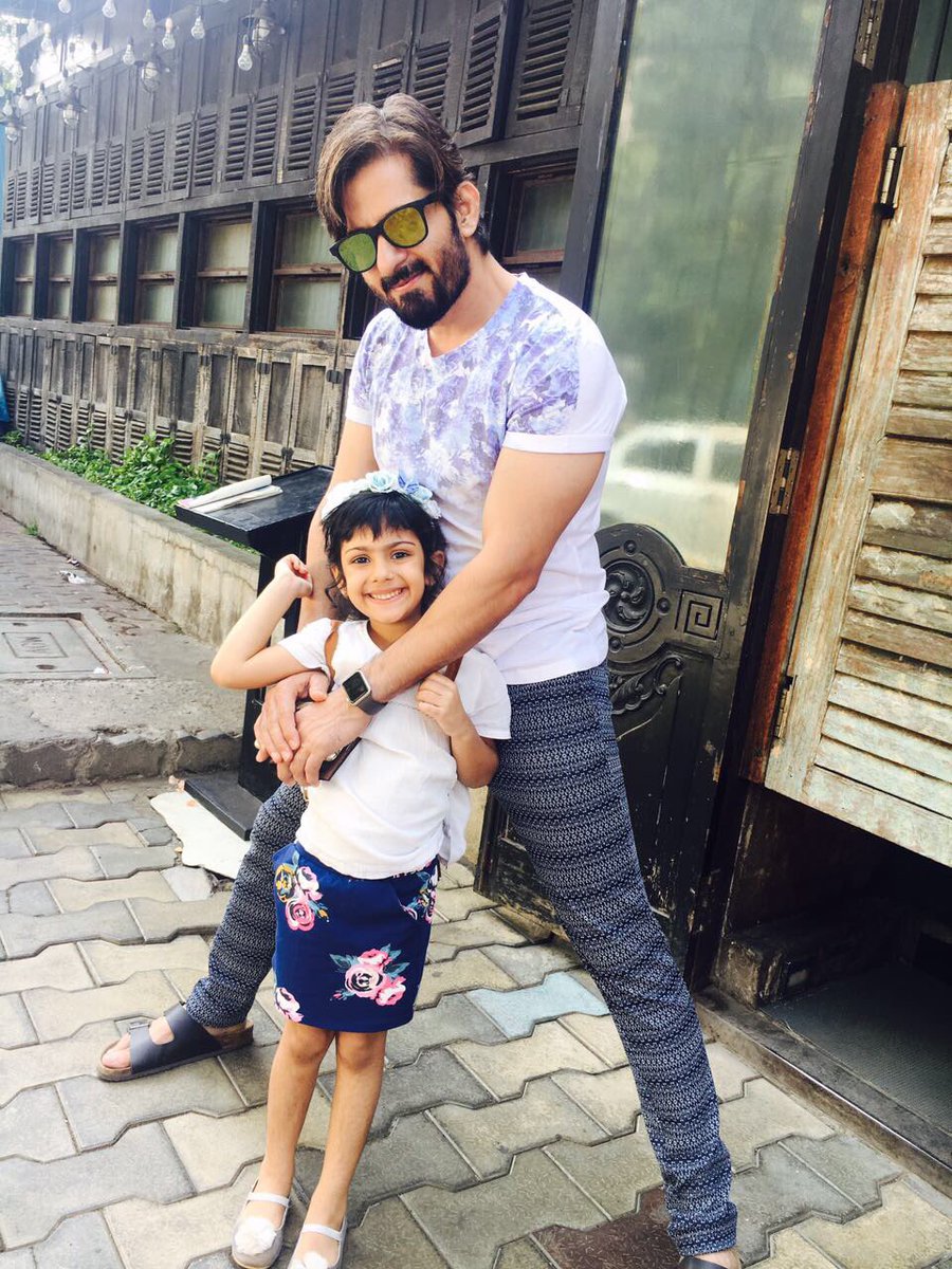 toamitsarin's tweet photo. My sunshine - filling my life with brightness and warmth always! #daughtersarelife #amitsarinofficial https://t.co/u9J2nF3erf
