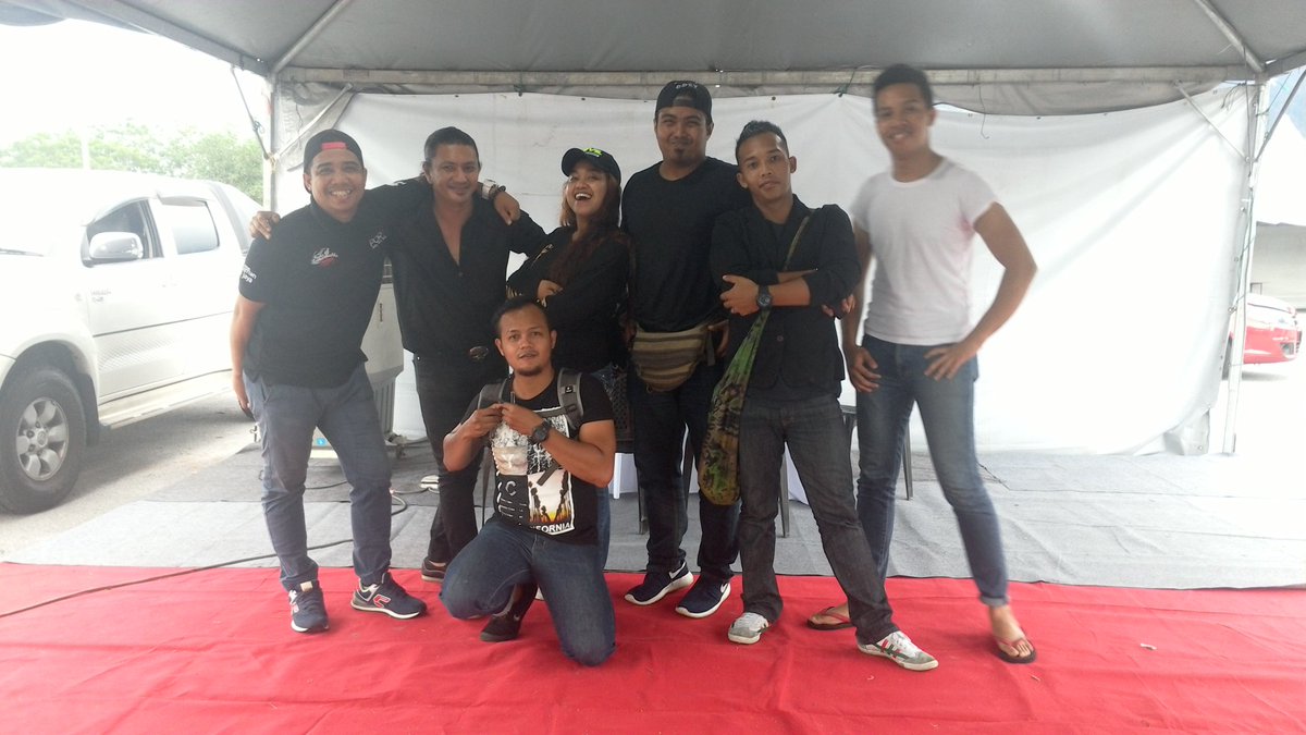 gulailemak's tweet photo. Some friends aren't really friends... They're family..
#AzamAfandi #TapahBuskers #Pbc #Familia https://t.co/oWiCNPBkli
