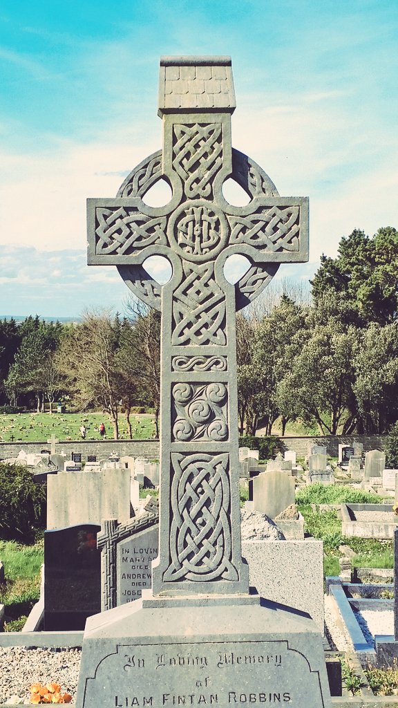 Christobol1's tweet photo. Cross like the one that keeps dad company. #WalkAboutIreland https://t.co/Ue4r73EZNy