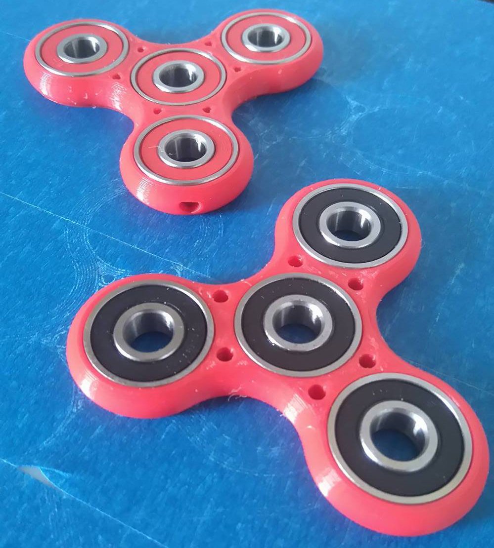 MkrInno3D's tweet photo. Testing out our cherry red filament on these original design spinners fresh off the print!What do you think? #spinner #spinnersoftwitter #3d https://t.co/0hP64tP4sz