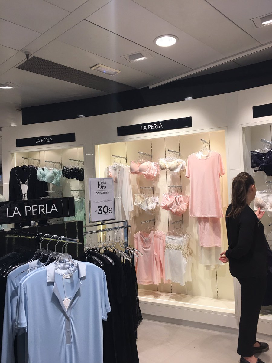 OlayaExclusive's tweet photo. Tarde de shopping en mis marcas favoritas de lencería! Me faltaba una lencería para mi próximo posado fotográfico!😘 #Escort #LifeEscort https://t.co/166hkRY7WU