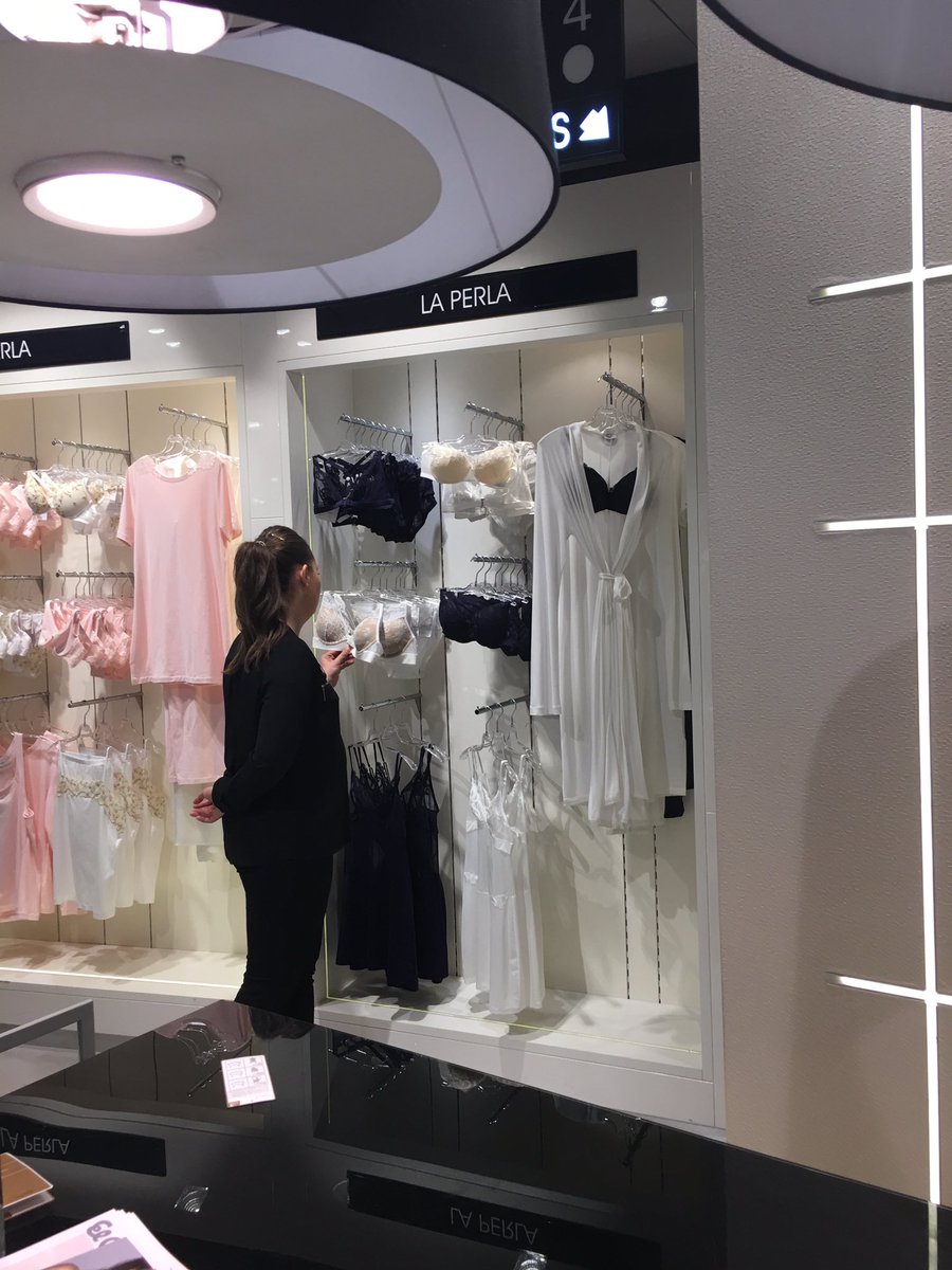 OlayaExclusive's tweet photo. Tarde de shopping en mis marcas favoritas de lencería! Me faltaba una lencería para mi próximo posado fotográfico!😘 #Escort #LifeEscort https://t.co/166hkRY7WU