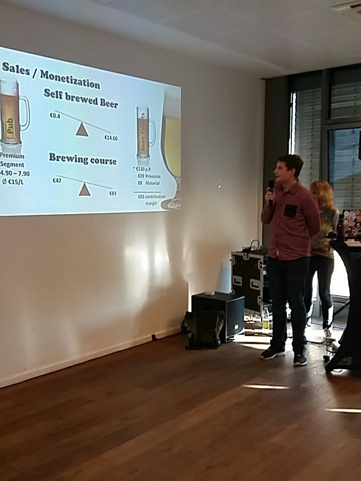 SWCologne's tweet photo. Team's #FinalPitches @SWCologne 🎉🚀➡ Ruhrbräu https://t.co/Uf82MCTgfa