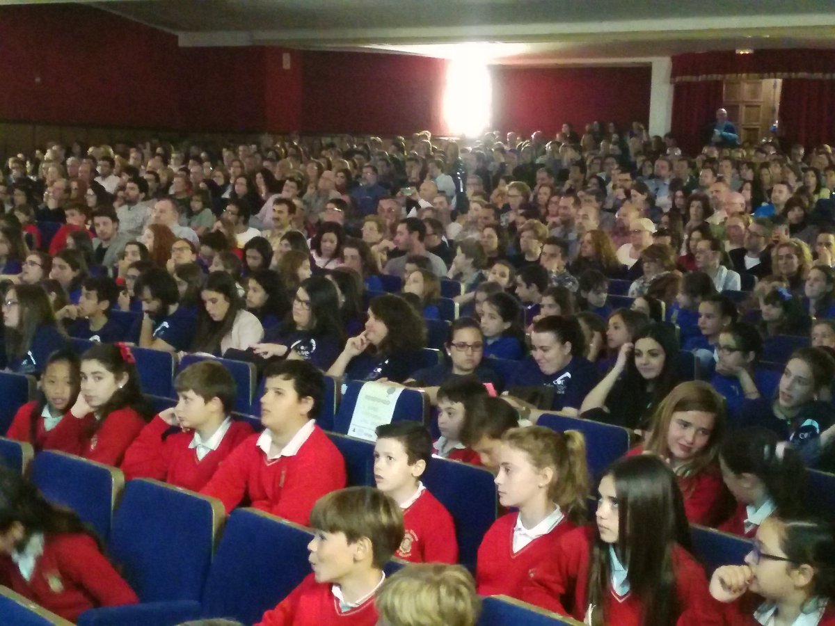 ProydePaterna's tweet photo. Más de mil personas en el I Certamen de Corales Soliadario en el. @lasallepaterna  apoyando a #gentepequeña. @ProydePaterna https://t.co/XbDmMRokQR
