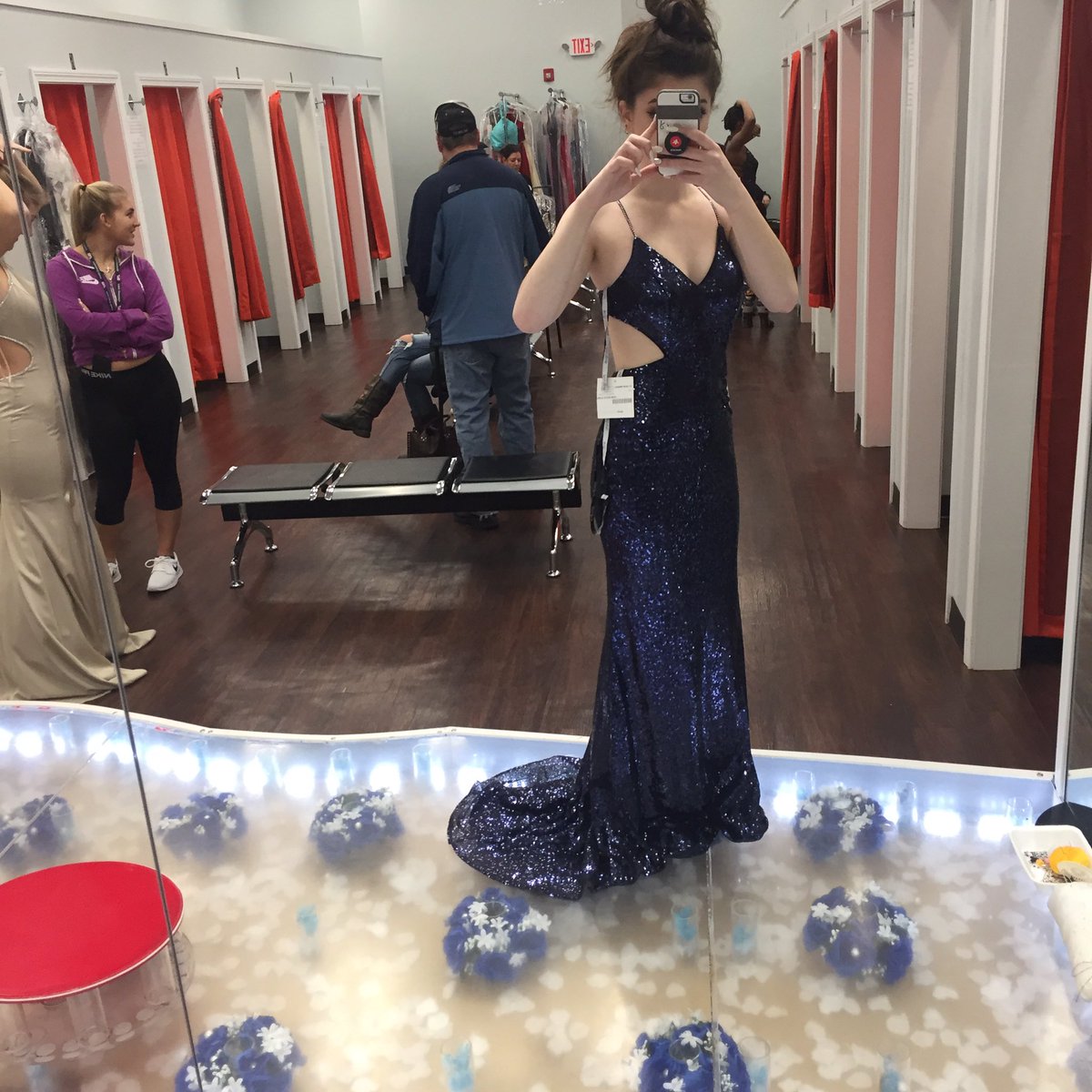 caitlynrae's tweet photo. officially have my prom dress ✨ https://t.co/1R2ew8Tfqb