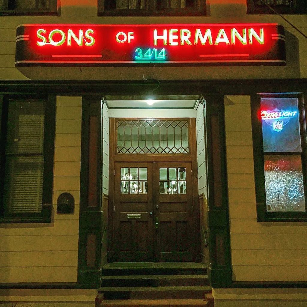 alexisfleisig's tweet photo. Sons of Hermann #neon #sign #neonsign #signage #signgeeks #signjunkie #signcollective #everything_signage #roadsid… https://t.co/A2uQ8yffzn https://t.co/aRFVtRlPKt