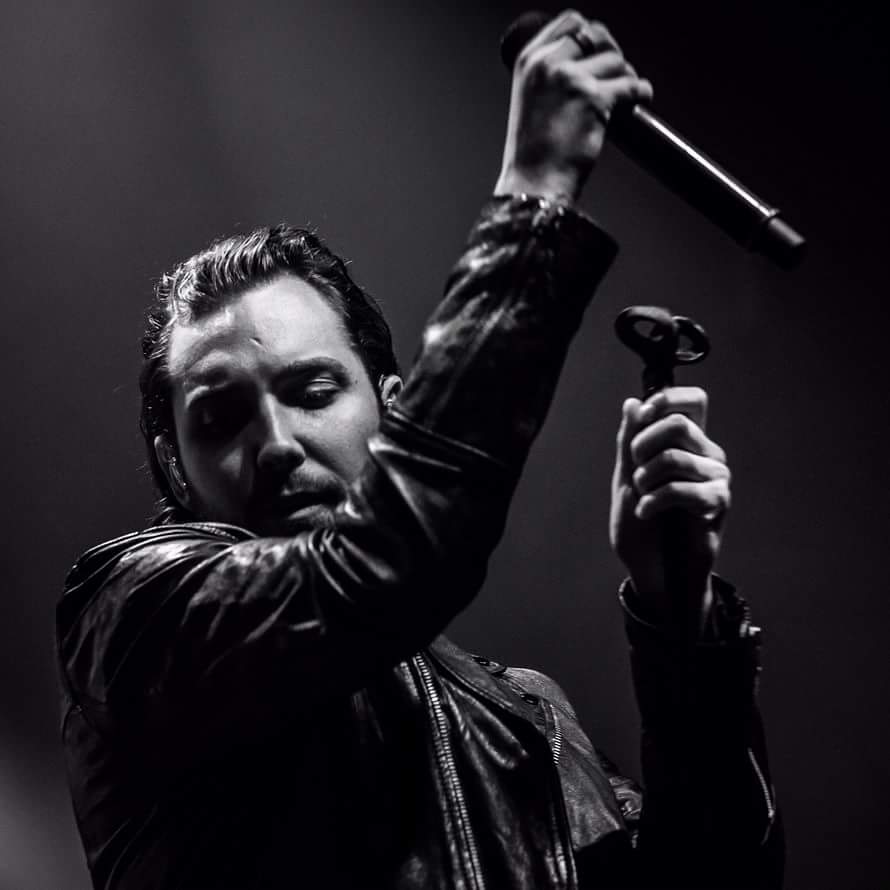YouMeAtSixEU's tweet photo. Paris, La Cigale - 31.03.17 (📸: Edouard Camus) https://t.co/JYF4H79iWE