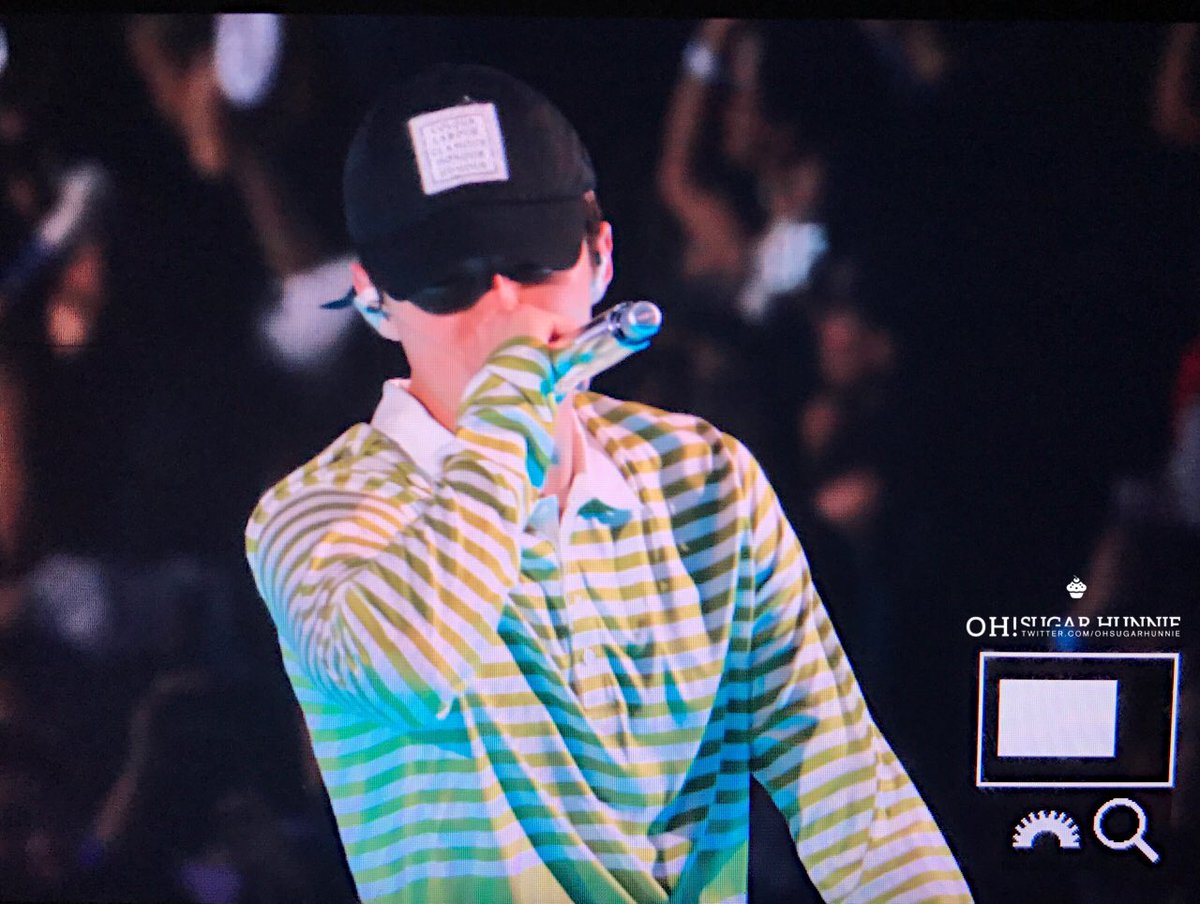 OhSugarHunnie's tweet photo. 170402 엑소디움 싱가포르 #세훈 #SEHUN 
같이 같이해~~~~~ https://t.co/fqZ0utgSmS