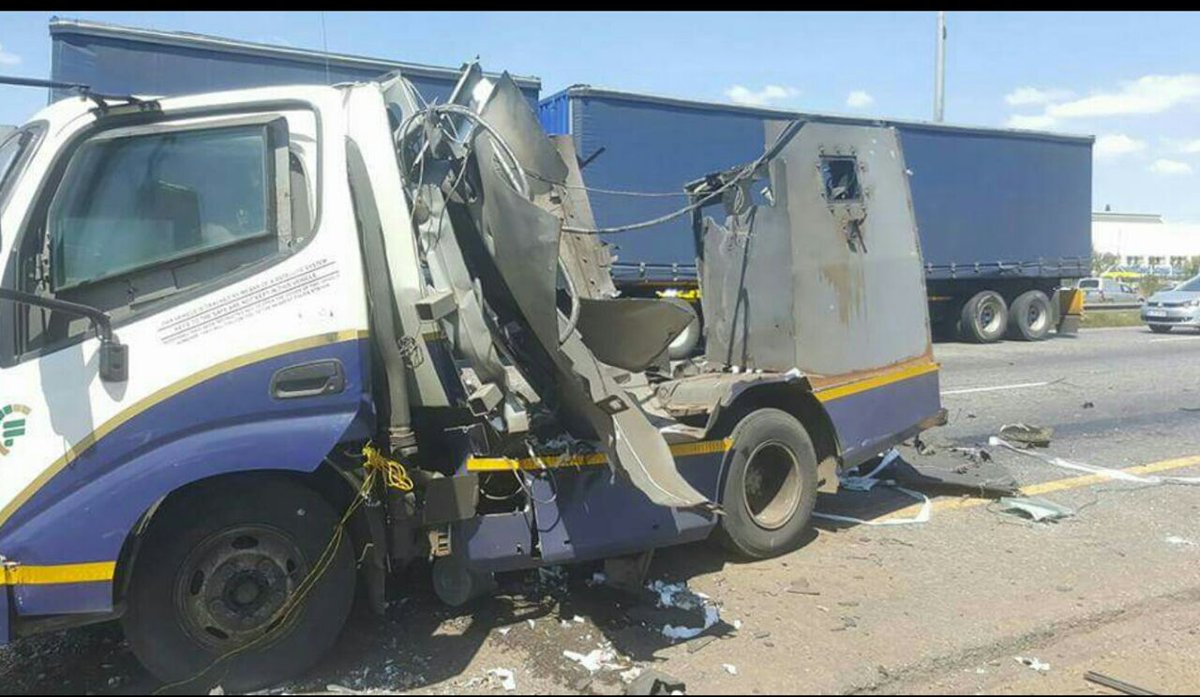 Toscallo's tweet photo. I feel the state "intelligence" agencies &amp; resources are being used for petty things...look at the #R24Heist #ORTamboRobbery. Protect RSA! https://t.co/amz1UXYEUO
