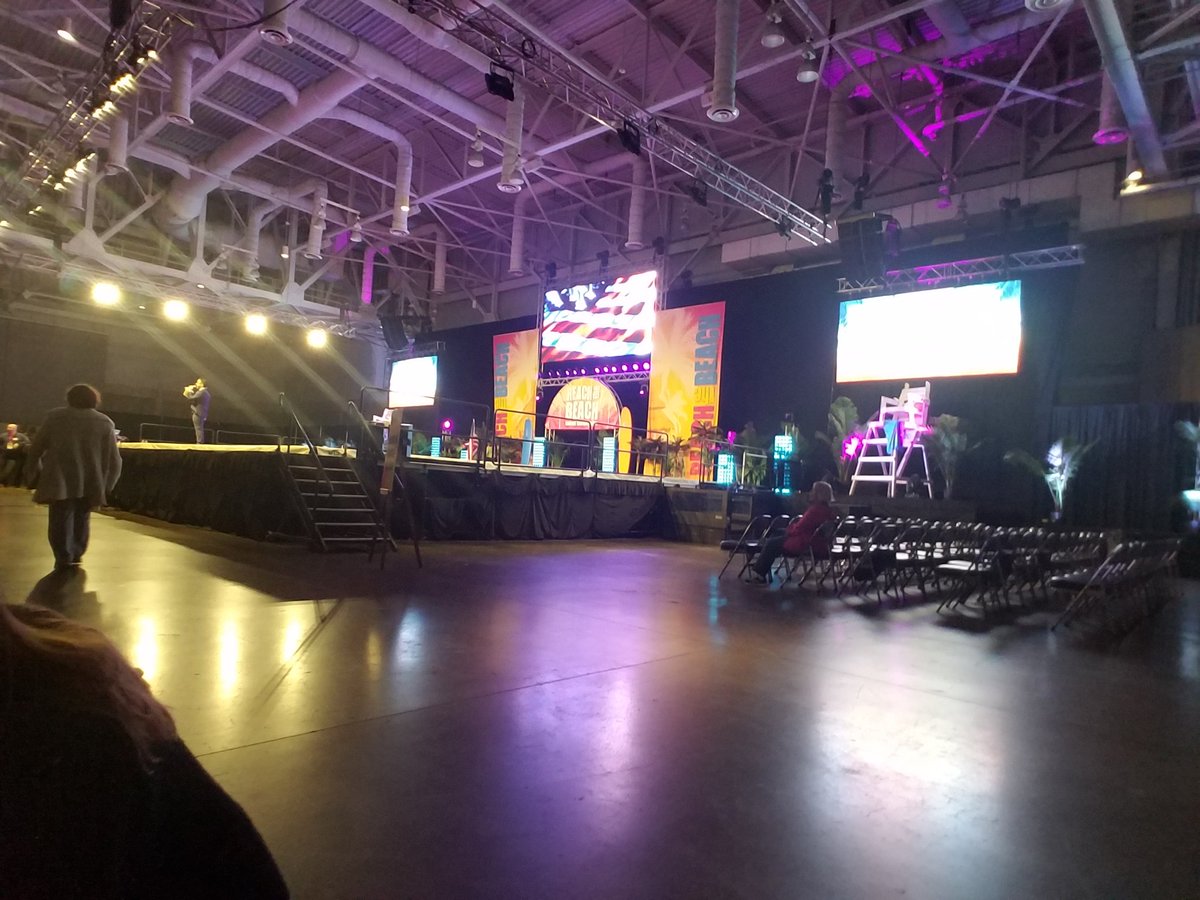 platts_cheer's tweet photo. Day 2 at #reachthebeach nationals! 🎀 #PlattsburghStateCheer https://t.co/BaZqosPjFS