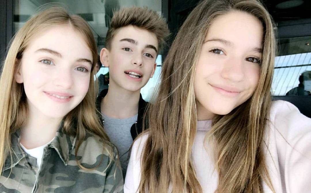 SriSilfiani's tweet photo. #DayAndNightTour @johnnyorlando @kenzieziegler @LaurenOrlando 💞 https://t.co/Jt5LYaFWd1