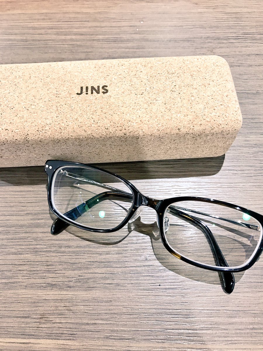 みさち 3年ぶりにメガネを買い変えた 視力下がりまくって度数どーんと上がったためクラクラするけどなまら見える 早く変えればよかった Jimsで買ったんだけど いつも眼鏡 市場だからお店変えるの抵抗あったけど 安い 早い オシャレ で言うことなし