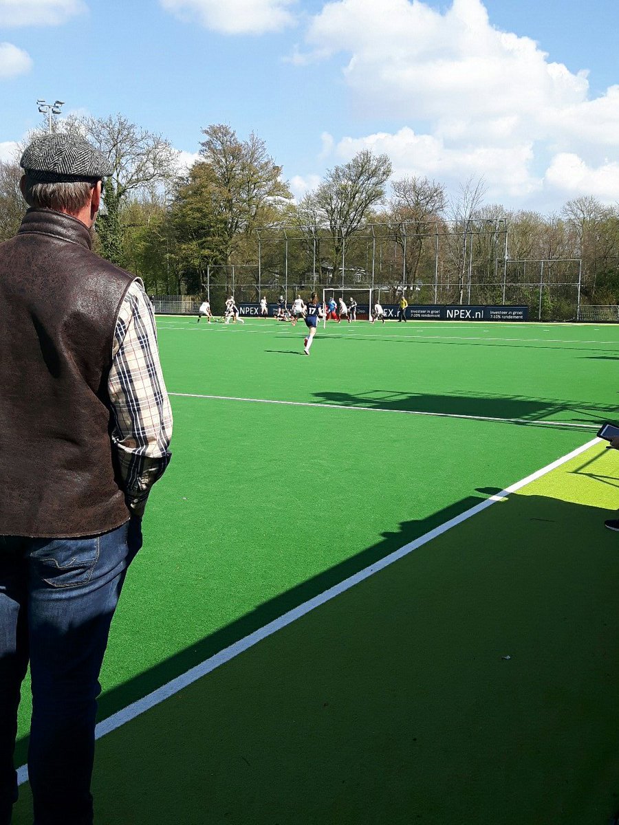 HockeyStyle's tweet photo. Op de valreep SC @HCOranjeRood #pinor #hkhockey Dames en nog 2 https://t.co/F6vBbTBsAW