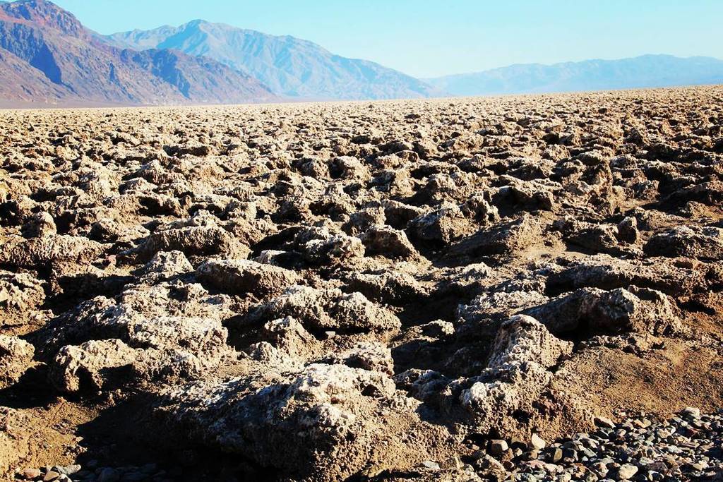 passionvacation's tweet photo. Wo der Teufel den Schläger schwingt.
#DevilsGolfCourse 👿 #DeathValleyNP ☠️ #HikeDeathValley 🌵 #MojaveDesert 💀#DeathValley 🇺🇸 #USA 🗽 #Califo… https://t.co/75hLjjAOU7