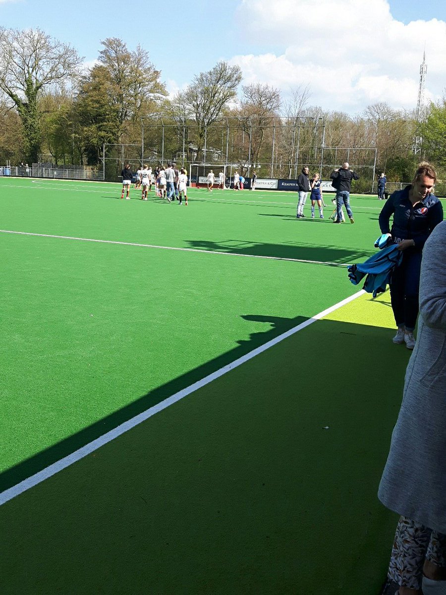 HockeyStyle's tweet photo. Eindstand #pinor #hkhockey Dames 0-5 @kyrafortuin @lauranunnink (3) @yibbijansen https://t.co/UIH4GDrAp6