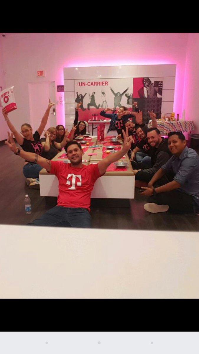 Lydia_Rivera14's tweet photo. #SamsungSundayFunday @theSamsungSide PR TPRi Team #InfinityFun
#AmazingDevice @WencyBaerga @tmobilepr @JEMartel https://t.co/mkmftYh8iX