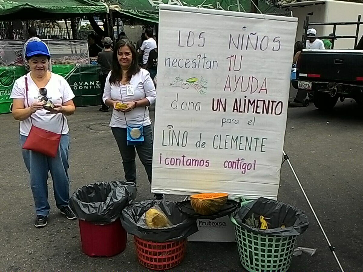 CCTrinires's tweet photo. Hoy en el mercado de La Trinidad, el @CCTrinires recoge alimentos para el Lino de Clemente @RedOrgBaruta @LuisSomaza @UrgellesBaruta https://t.co/YyhzdsA0hS