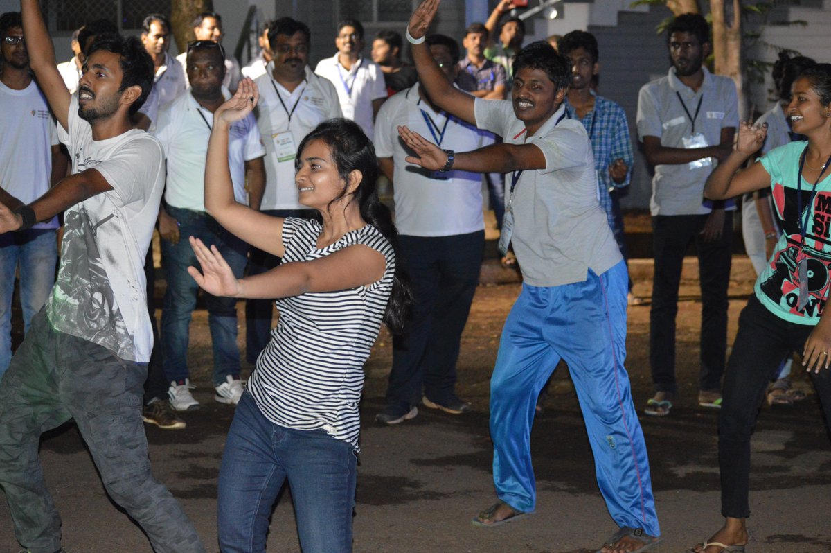 BVBCETHubli's tweet photo. Participants swaying to the rhythm. Zumba Dance @ 1am ,to them refreshed..
@BVBCETHubli 
@GireendraK 
#SmartIndiaHackathon2017 
@moayush https://t.co/s0ODzuVLqP