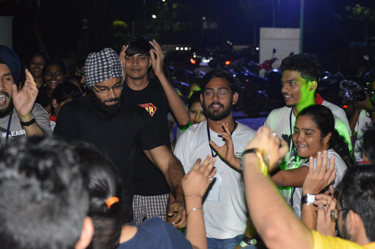 BVBCETHubli's tweet photo. Participants swaying to the rhythm. Zumba Dance @ 1am ,to them refreshed..
@BVBCETHubli 
@GireendraK 
#SmartIndiaHackathon2017 
@moayush https://t.co/s0ODzuVLqP
