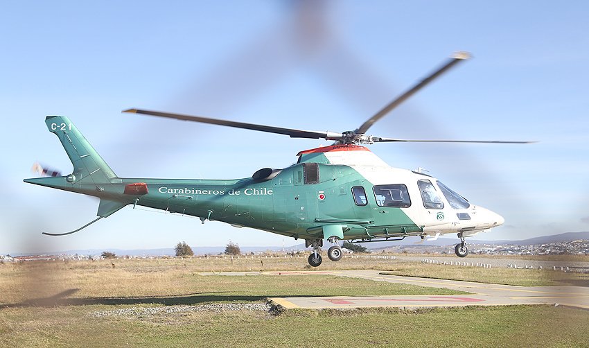 LaPrensAustral's tweet photo. Llegó a Magallanes el nuevo helicóptero de Carabineros - https://t.co/2DFDml32ZS https://t.co/ozXqOiDEQc