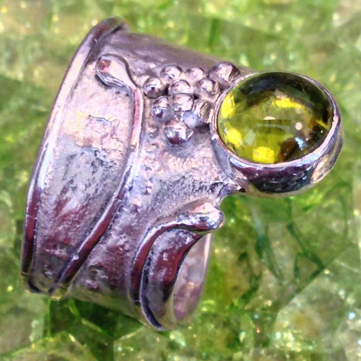 simchagallery's tweet image. Heavenly green Peridot I love you so much. From my Wild Wood collection. My studio/gallery on the balcony @leedscornex #leeds #jewellery