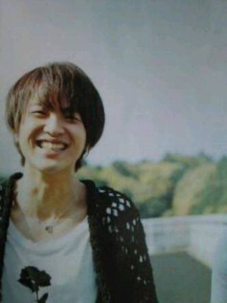 nissy_hr24's tweet photo. 最近セブンイレブンでこのポスター見るんだけど、ゆずの北川悠仁さん雰囲気がにっしーにめっちゃ似てるような気がする。私だけかな...😨
#共感したらRT https://t.co/2kKrREdI3L