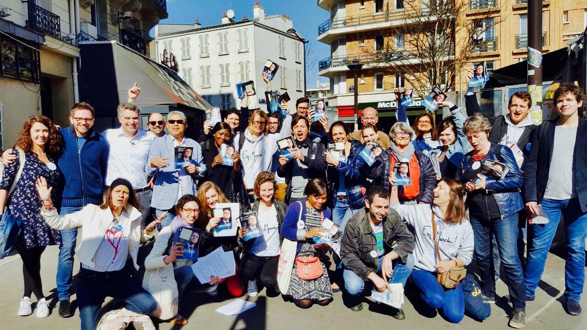 Renaissance20e's tweet photo. J-21 Grande journée de #PorteAPorte:
Les Marcheurs du 20e super motivés pour aller convaincre les indécis de voter #Macron
#YesWeWalk https://t.co/o1jHnHFs1h