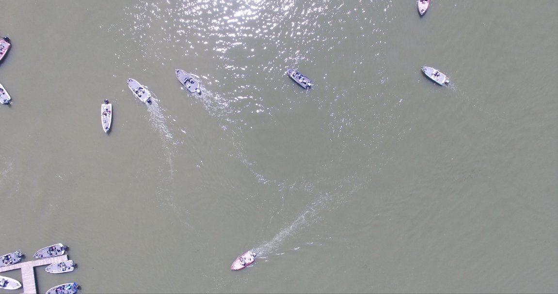 BamaBass's tweet photo. Editing footage from the #bigbasssplash yesterday, wish I was in one of those boats today! #guntersville #tnriver #bassfishing #2vsixstudios https://t.co/FnFCT1zPyX