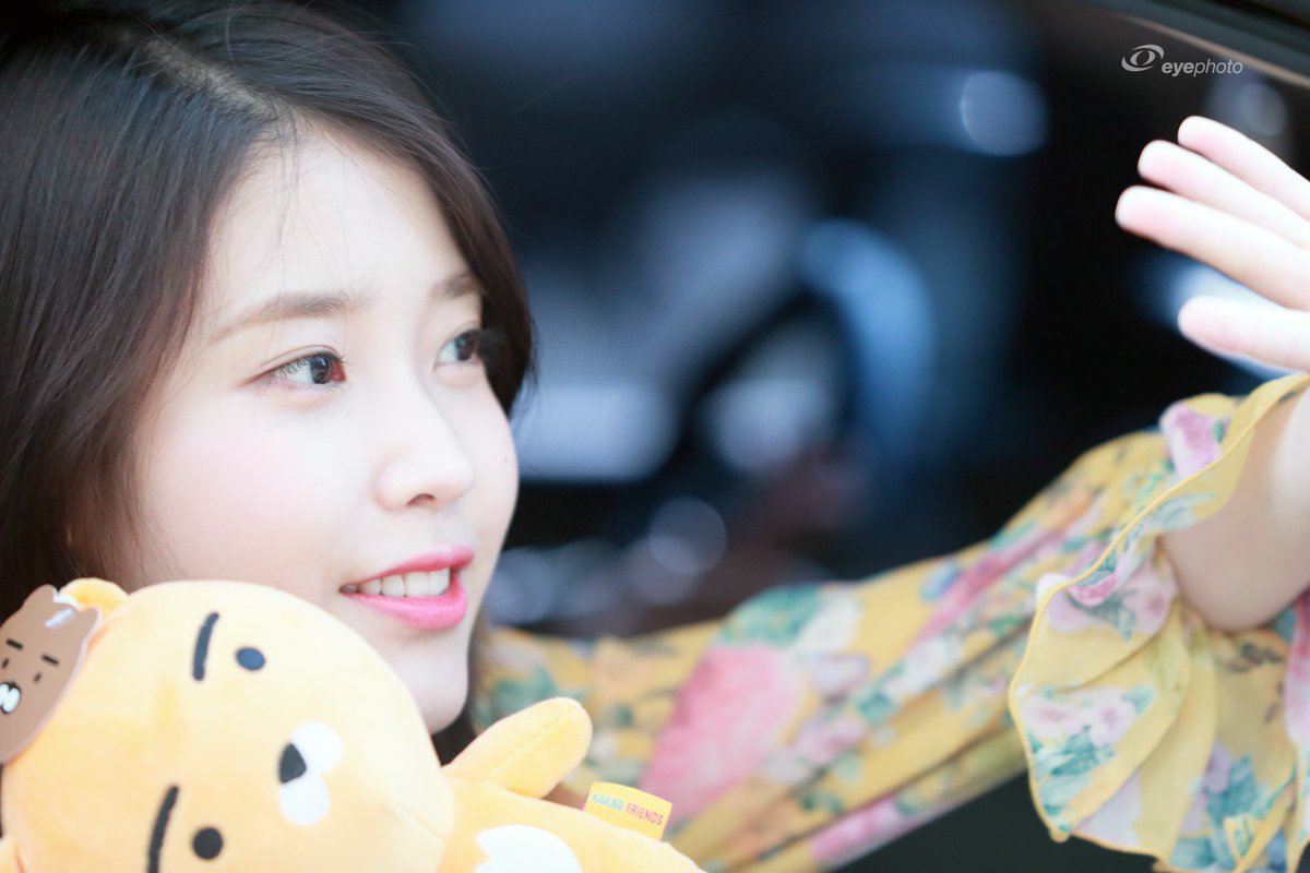 2017.04.02 팜엑스포 그날엔 팬싸인회 아이유(@lily199iu)퇴근길 직찍 Blog upload by eyephoto http...