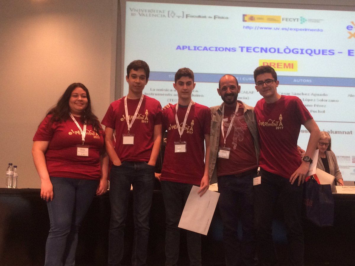 FiraExperimenta's tweet photo. Primer Premio en Aplicaciones Tecnológicas de la ESO para e IES Benicalapl y su «la música de la física(…)» #Experimenta17 👏🏻👏🏻👏🏻 https://t.co/iepYWoPgWb