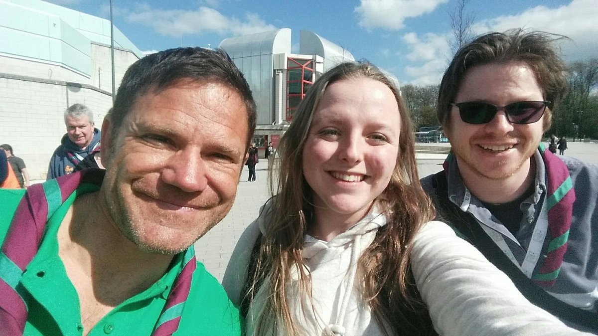 EloisePDYC's tweet photo. Managed to meet the amazing @SteveBackshall after his speech! #Summit17 @jlittlejohns https://t.co/pX1o7Df0Wo