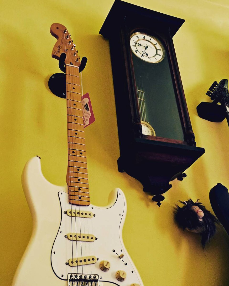 worms_in_brain's tweet photo. [HEEEY] - [JIMI HENDRIX]
#fendertelecaster #fender #loveguitar  #lickwars #guitarworld  #guitarheaven #wormsinbrain
#stratocaster #hendrix https://t.co/827M2uC94U