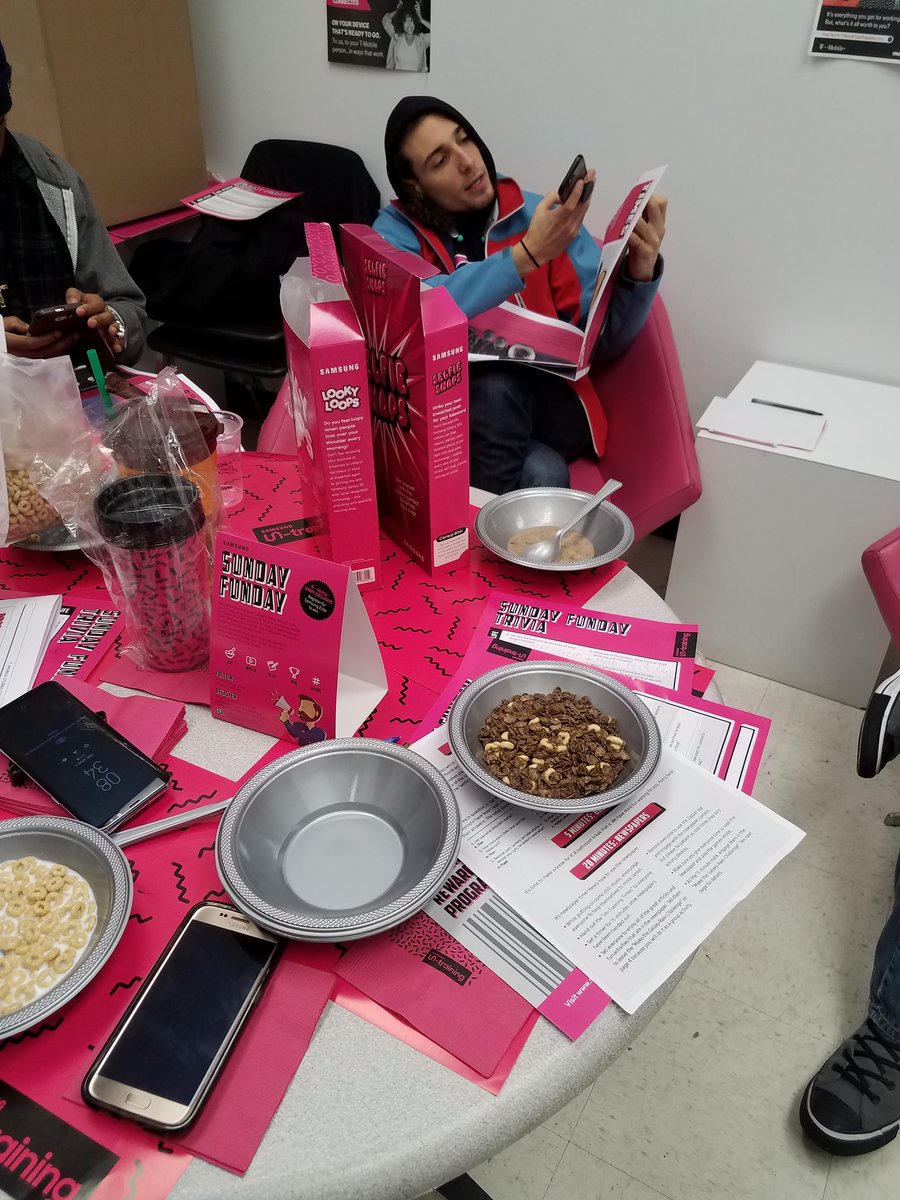 DzignitdaveZack's tweet photo. Team Centereach chilling with the Untraining Times!!! @theSamsungSide #SamsungSundayFunday https://t.co/NAY3zXqU4l
