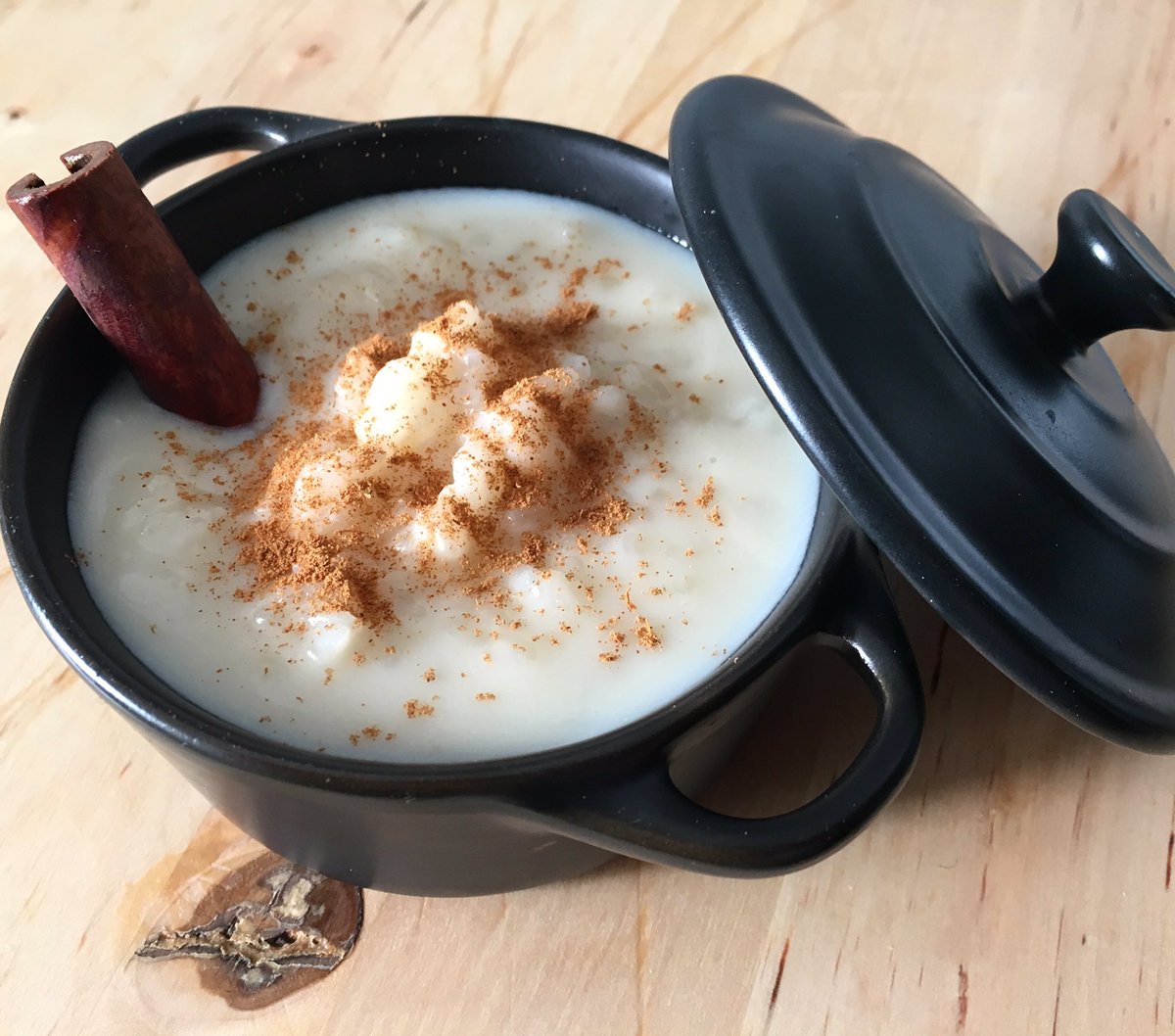 h2helena's tweet photo. De postre arroz con leche de coco y lemongass. 
Canela #coloresdecalcuta 
Gracias @tiger_khan_asianfood #caserito #hechoencasa  #lemongrass https://t.co/ZtVy9xTEnz