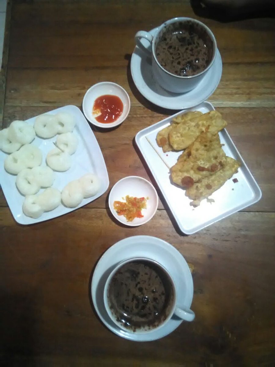 MuthmainZu's tweet image. Ki wae ki, ben &apos;ngangkat&apos;. Geblek #kulonprogo ki lho Yu @as_ndari , ng cafe lor terminal. #belabelikulonprogo