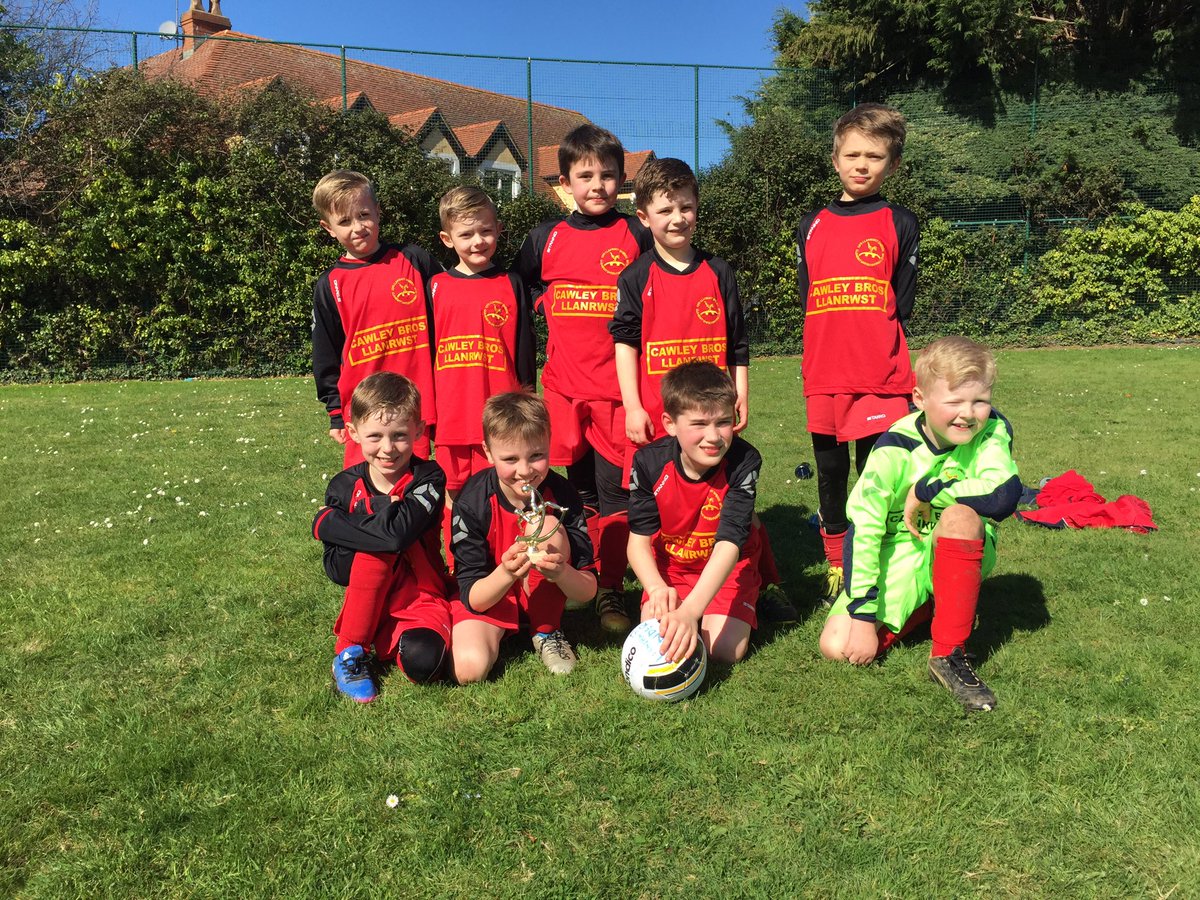 llanrwst_dan8's tweet photo. Conwy Jackdaws 3 Llanrwst 4 - Great performance against a v good side. A competitive game, high quality footie from both sides. Well done! ⚽ https://t.co/El6Tk5hTVe
