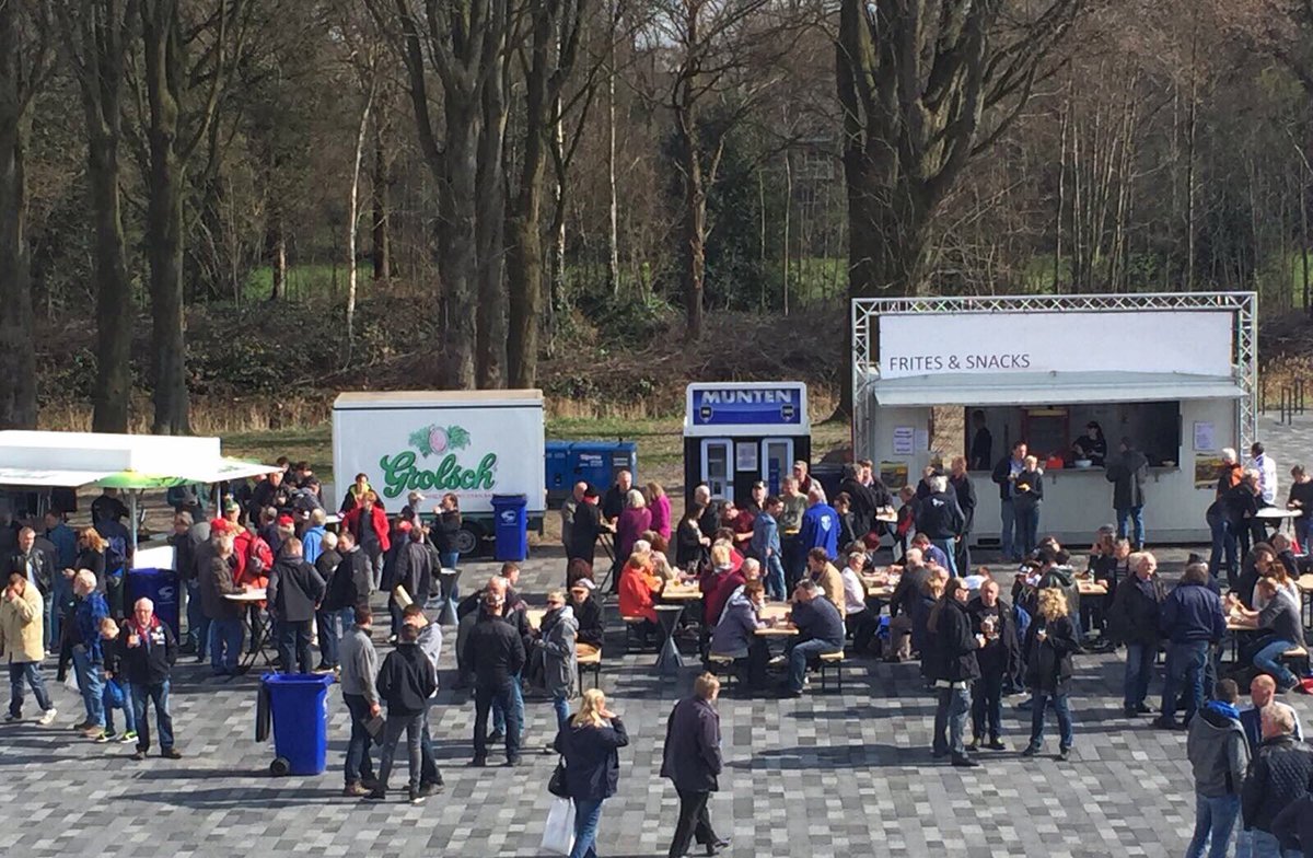 CateringTeuben's tweet image. Fantastisch weer op het Thialf terras! #IJsspeedway #thialf