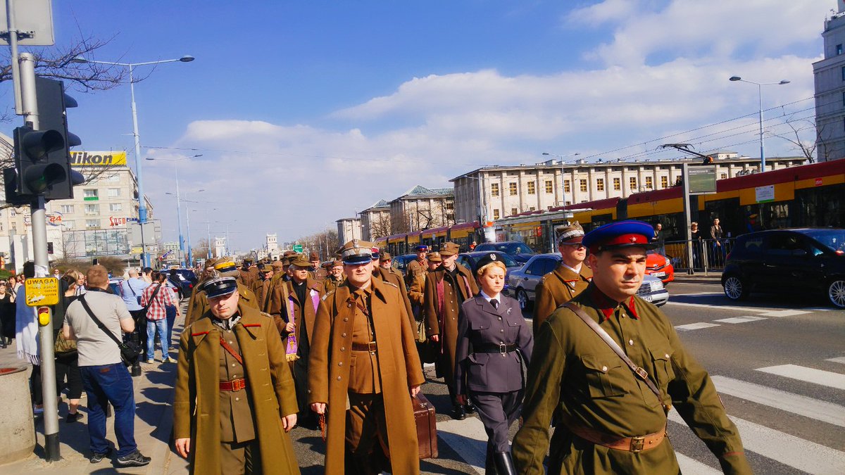 X #KatyńskiMarszCieni wyruszył spod Muzeum Wojska Polskiego w Warszawie. #IPN #Katyń