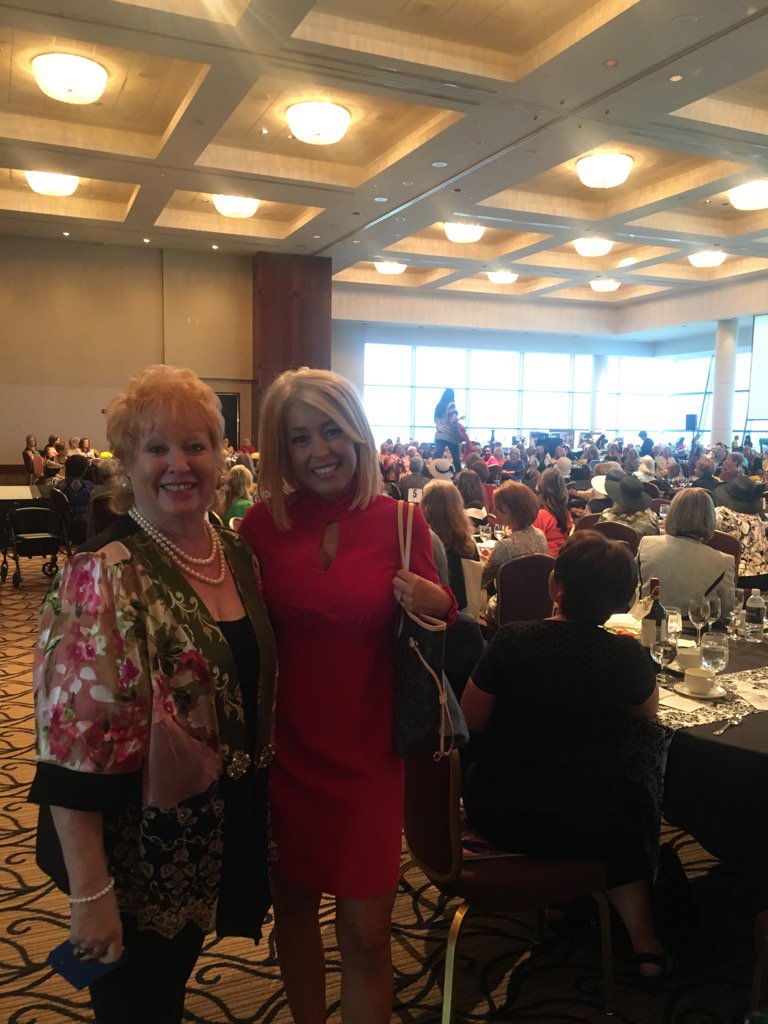 gingercbs11's tweet photo. Thanks #gkwc for including me in your fashion show/fundraiser &amp; thank you for all the $$ you raise! @thebowdencenter https://t.co/TzThqZiVaz