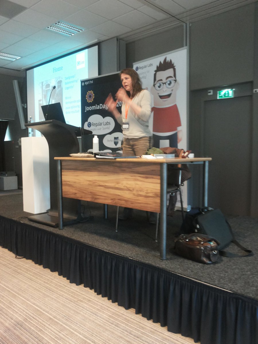 MargreetBekema's tweet photo. Over de content van Caroline D van Wijk krachtig verhaal #jd17nl https://t.co/Jzg5Qyuyaq