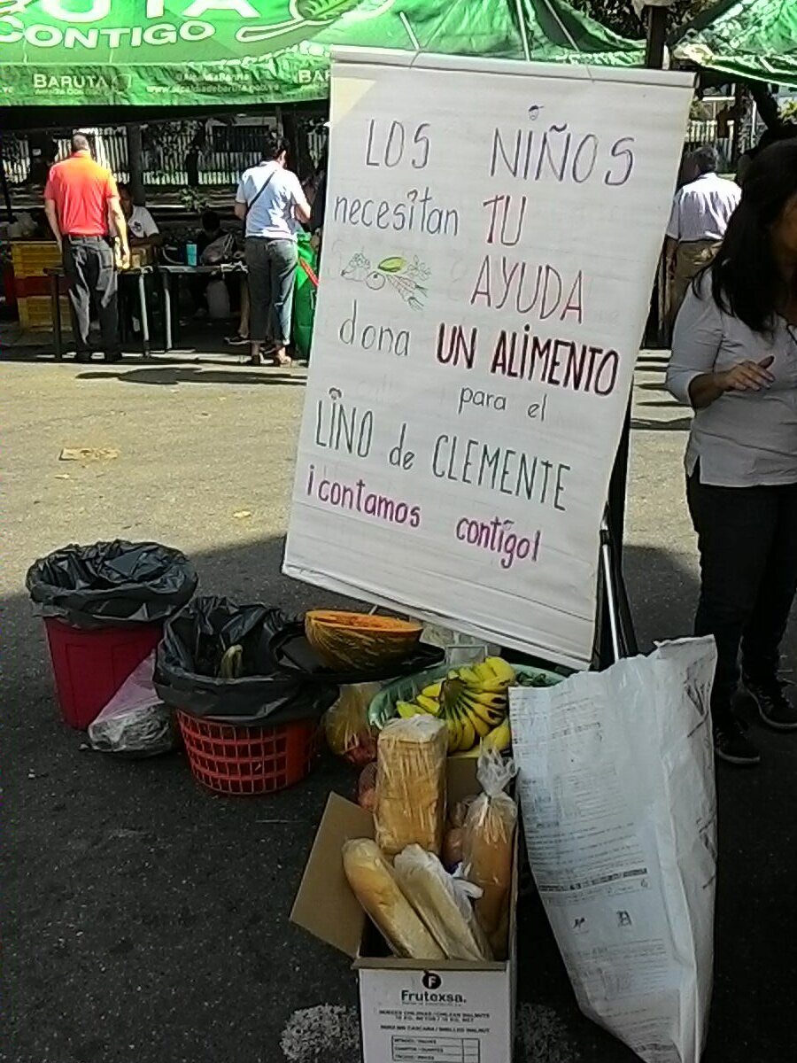 CCTrinires's tweet photo. @AlcaldiaBaruta @RedOrgBaruta Continuamos en La Trinidad recogiendo alimentos para los niños del Lino. De Clemente @CCTrinires https://t.co/HInb1gMVWr