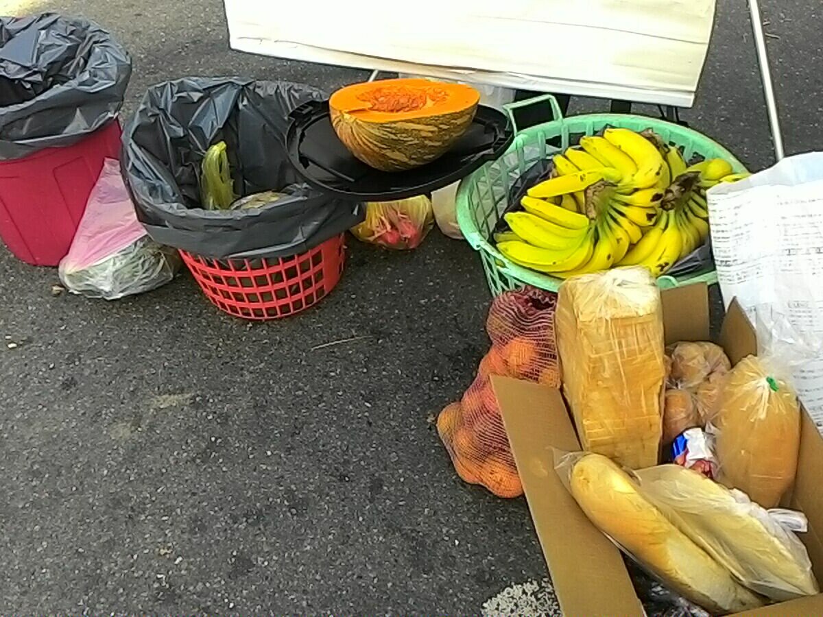 CCTrinires's tweet photo. @AlcaldiaBaruta @RedOrgBaruta Continuamos en La Trinidad recogiendo alimentos para los niños del Lino. De Clemente @CCTrinires https://t.co/HInb1gMVWr