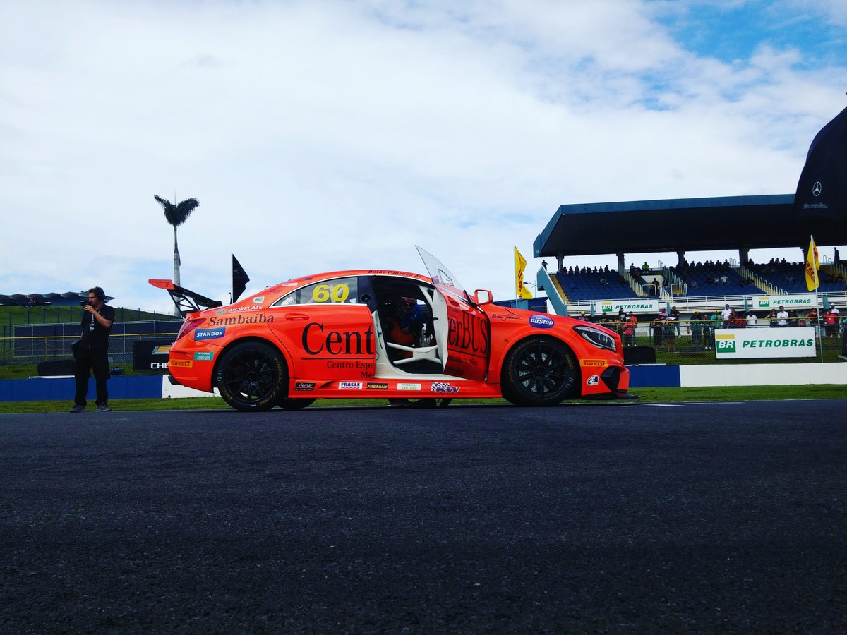 autodromogyn's tweet photo. Preparação para a largada da categoria Mercedes-Benz Challenge https://t.co/kbLOqc72gK