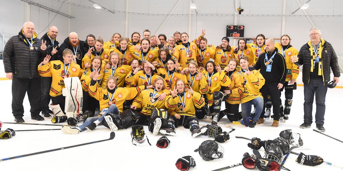 leijonat's tweet photo. B2-nuorten SM-sarjan pronssijoukkue 2017: #KalPa! #FinalFourFi #B2SMfi https://t.co/a2LxEEUXMA