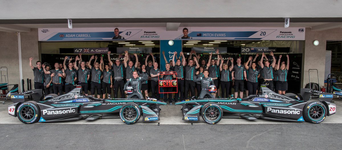 simply_formulaE's tweet photo. Праздник в боксах Jaguar. Первые очки в Формуле Е - серьезное достижение :) Они вчера провели отличную гонку
https://t.co/3gBruTlygP